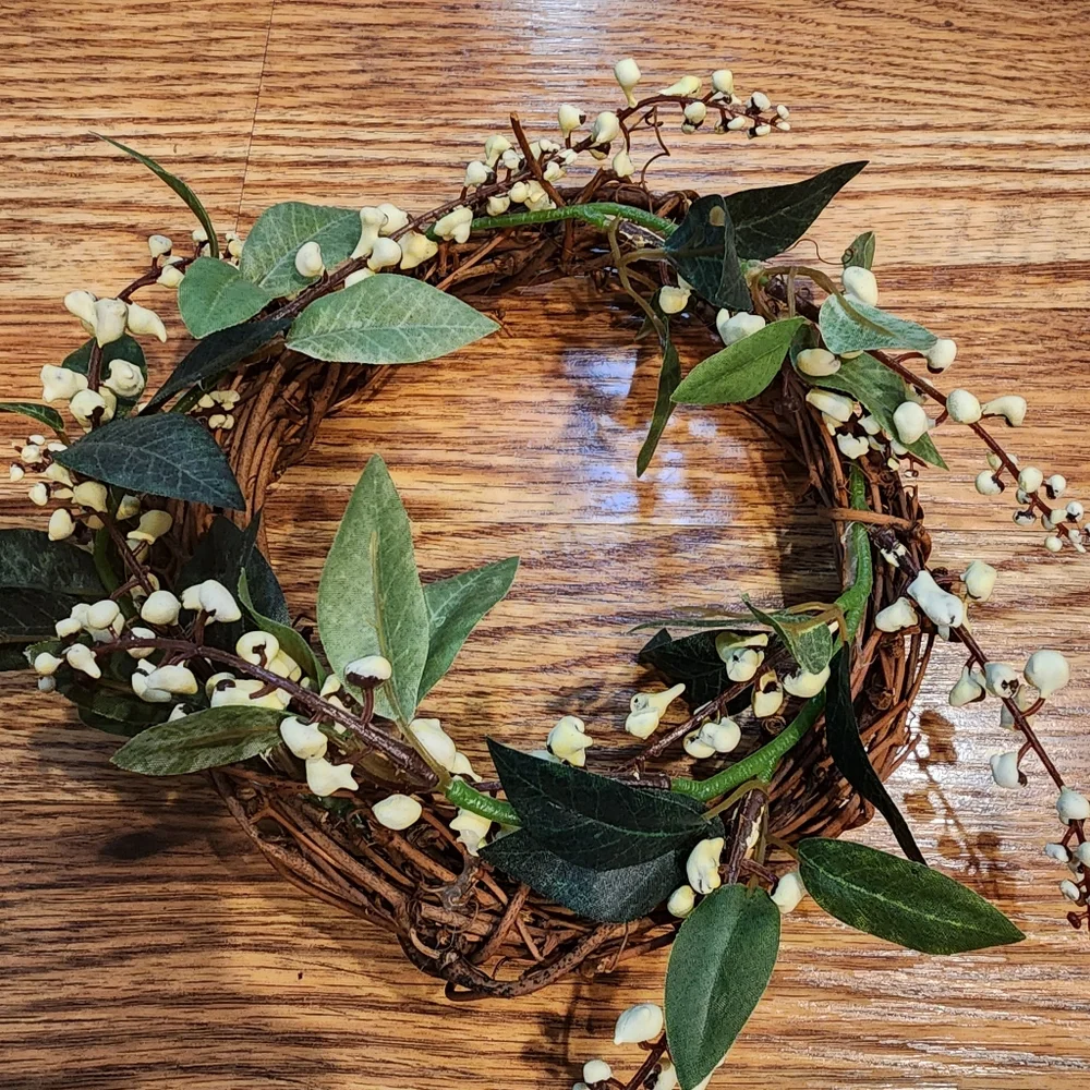 Small Farmhouse White Berry Wreath Grapevine Ring